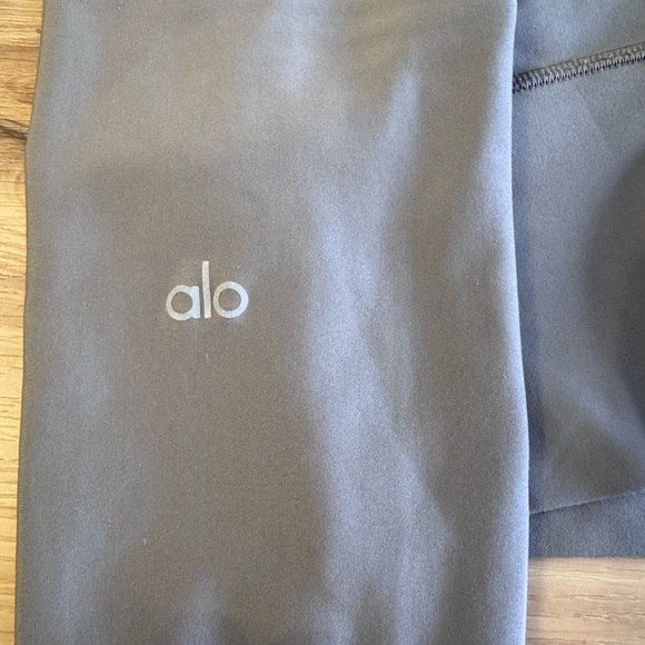 Alo Yoga 7/8 High-Waist Airlift Legging - Light Gray - Picture 3 of 6